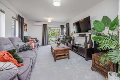 2/8 Lochend Place_1