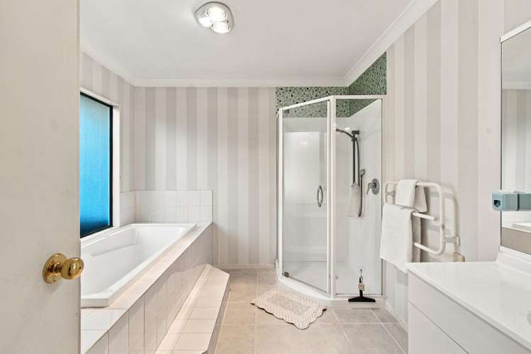 32 Stanley Drive Lynmore_24