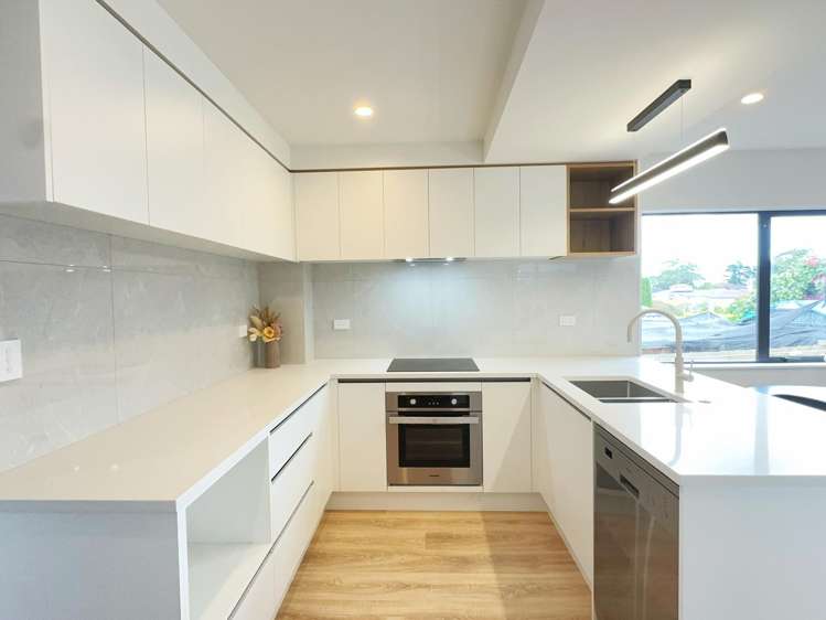 7/2a Mantra Road Massey_4