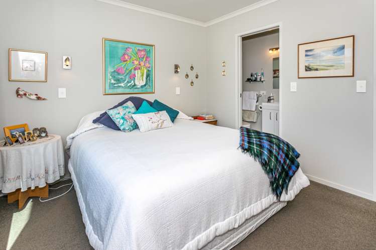 203b The Square Whangamata_15
