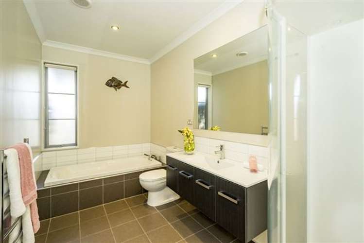 5 Springbrook Lane Northwood_16