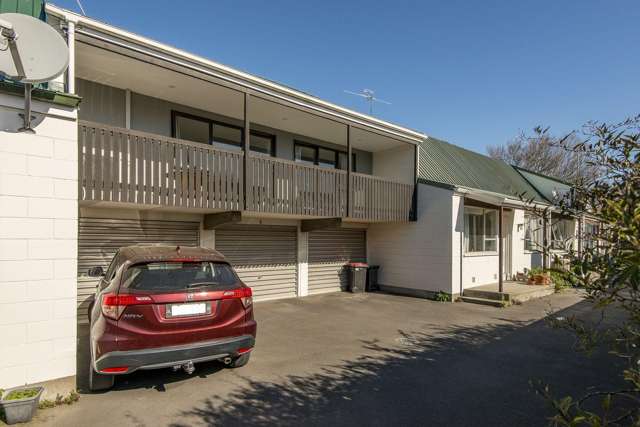 MERIVALE - 2 BEDROOMS, 1 BATHROOM, HEATPUMP, SINGLE GARAGE