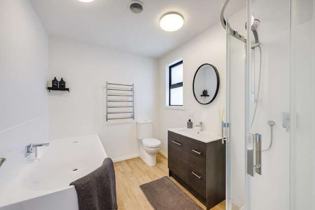 1204A Norfolk Crescent Mayfair_2