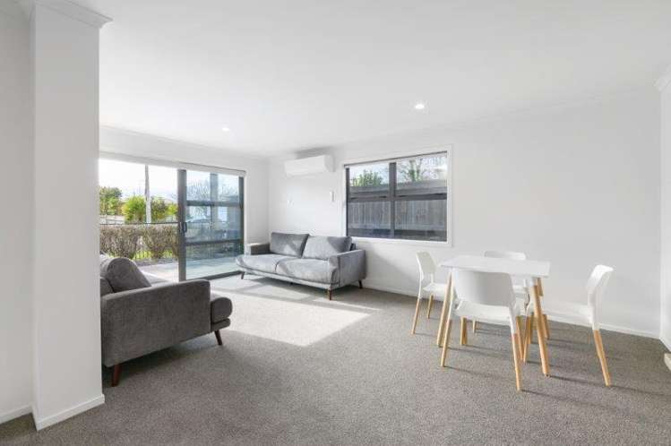 2/54a Cook Street 1074_10