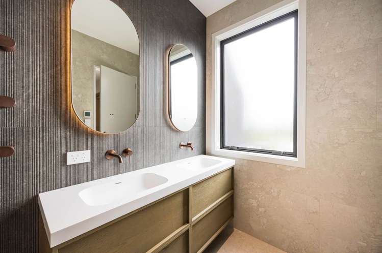 2/520 Beach Road Murrays Bay_17