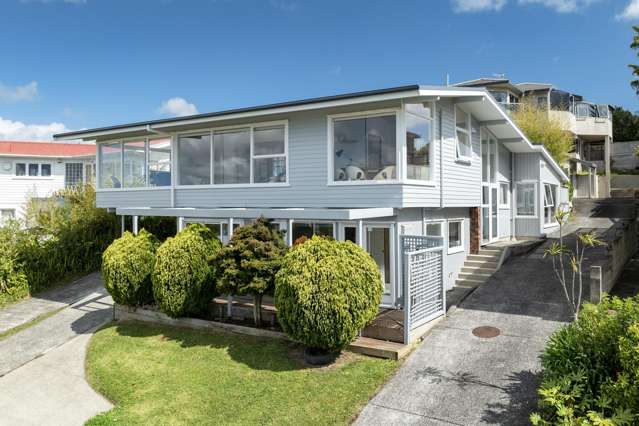 Northcote Classic - Sweeping Views & Potential