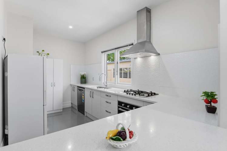 75 Alberton Avenue Mount Albert_8