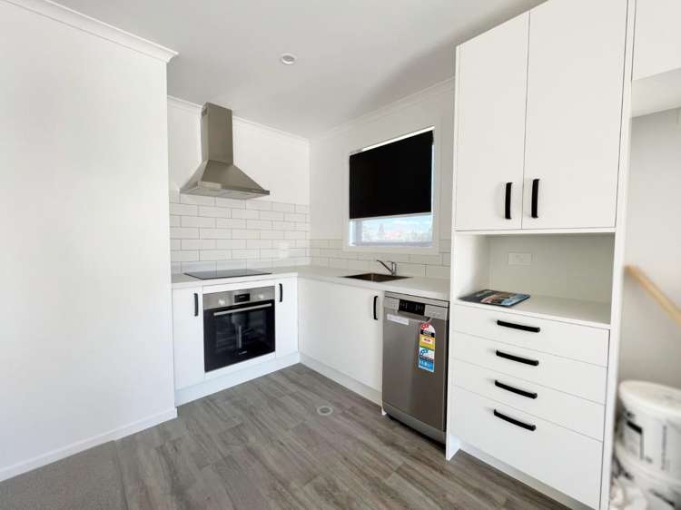 2/4 Searancke Place 10458_5