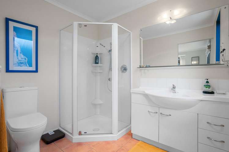 13 Edward Payton Grove Pukehangi_13