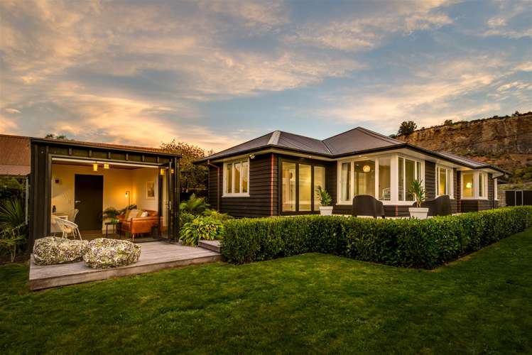 29 Main Road Redcliffs_0