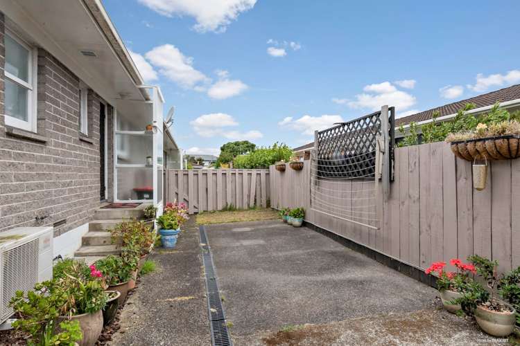 2/771 Beach Road Browns Bay_13