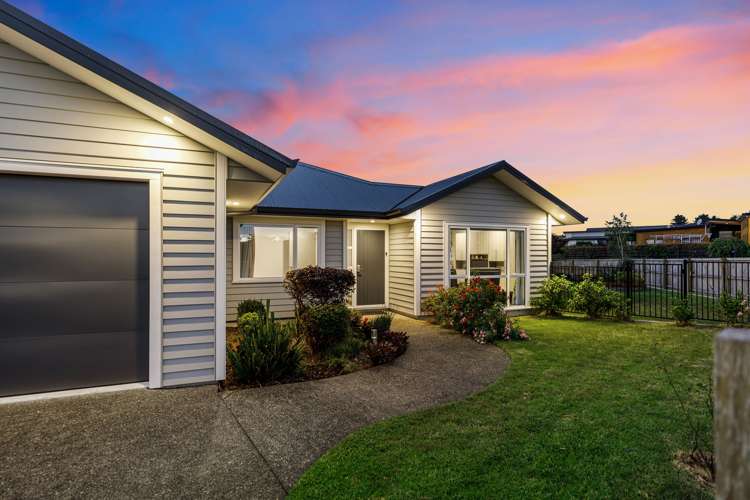 1 Benmore Crescent Pyes Pa_22