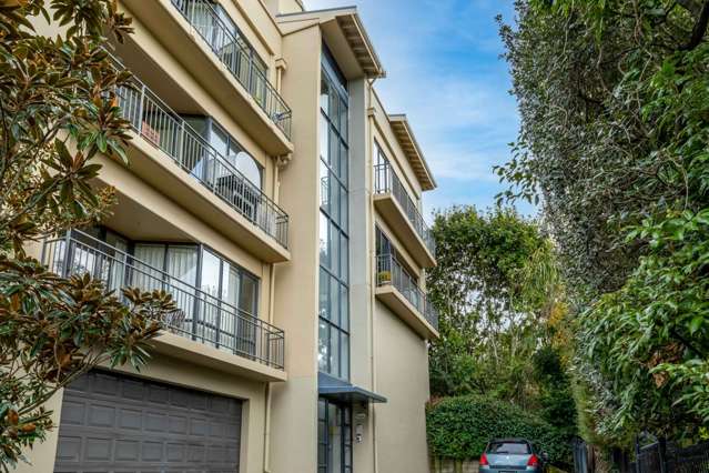 Fully Furnished Penthouse in Newmarket