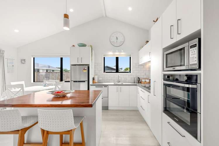 1 Colenso Place ōtaki Beach_14