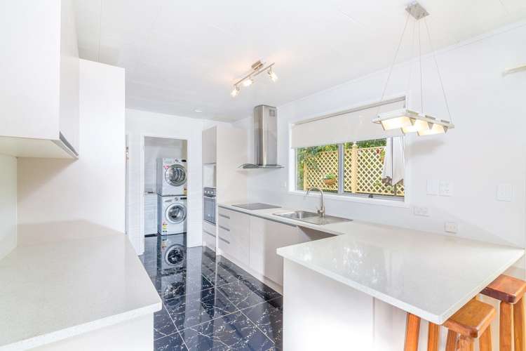 15 Tallington Crescent Torbay_5