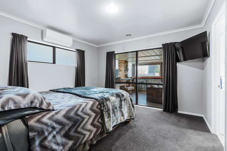 8 De La Mare Drive Leamington_12