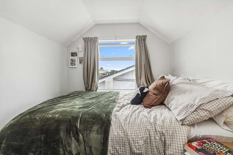 101 Apu Crescent Lyall Bay_13