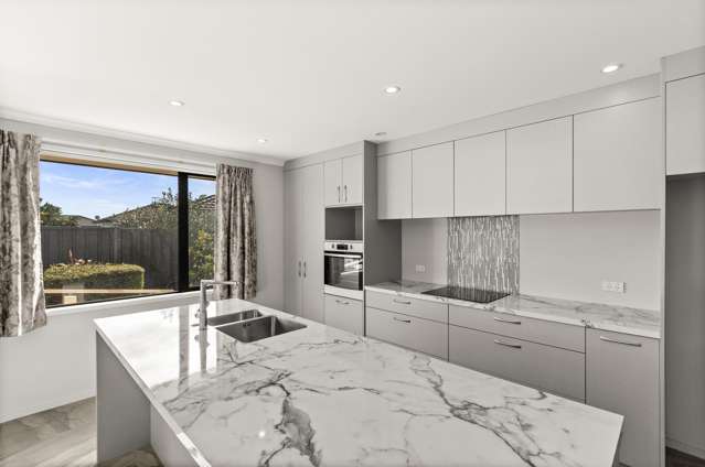 11 Sixty Mile Close Frimley_4