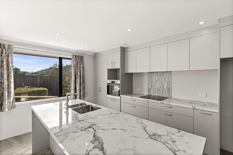 11 Sixty Mile Close Frimley_4