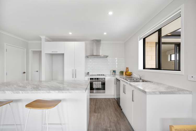 17 Saint Michael Crescent One Tree Point_20