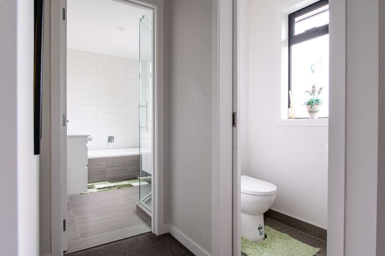 2/11 Masters Avenue Hillcrest_14