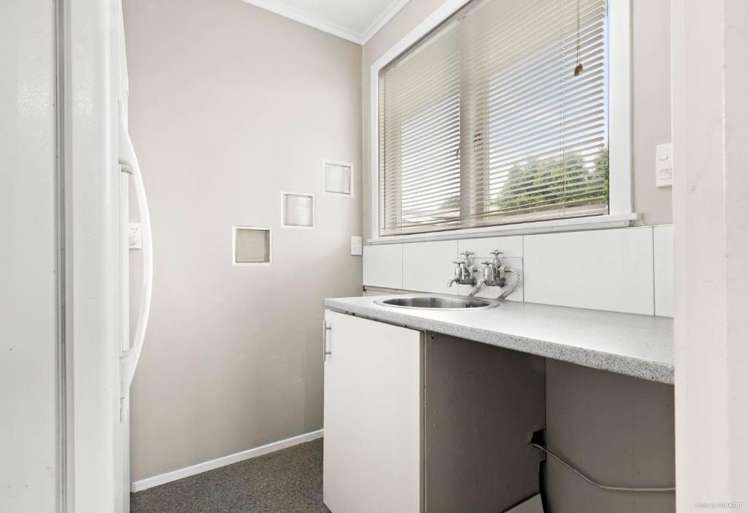 22 Trojan Crescent New Lynn_11