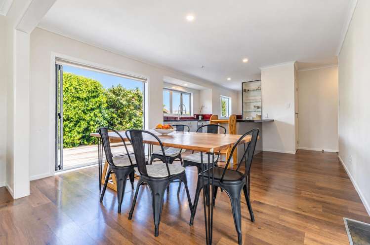12 Rene Place Sunnyhills_9