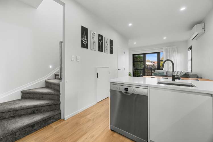 2/89 Beach Road Te Atatu Peninsula_5