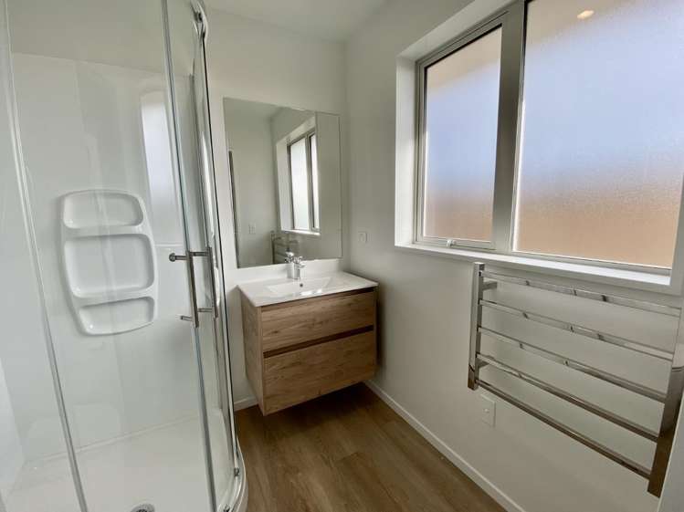 8 Accadia Drive 11103_6