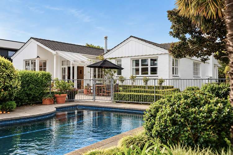 770 River Road Chartwell_22