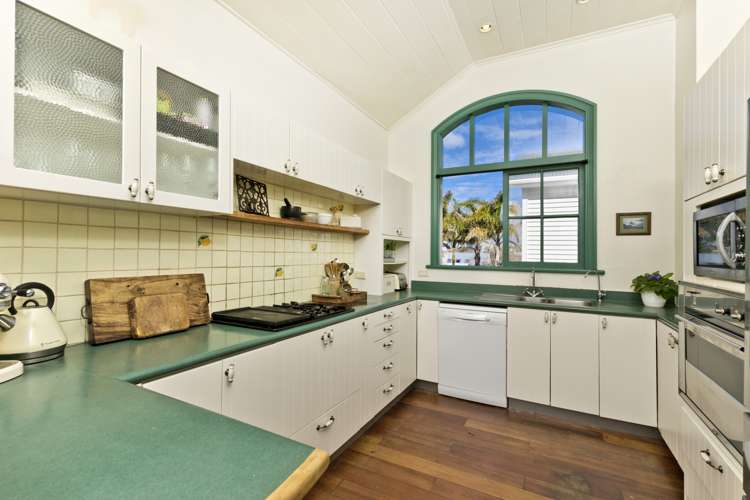 11 Ascot Avenue Narrow Neck_12