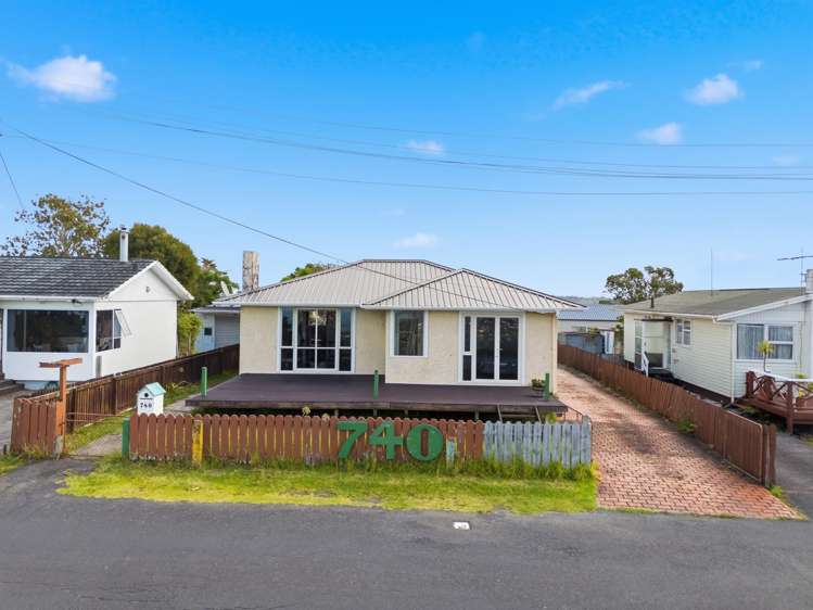 738 & 740 East Coast Road Pinehill_12