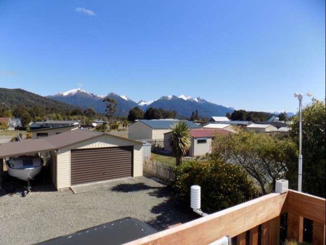 26 Home Street Manapouri_1