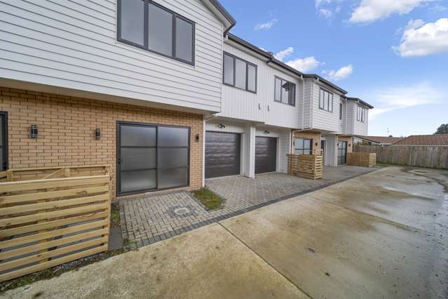 37c Court Town Close Mangere_1