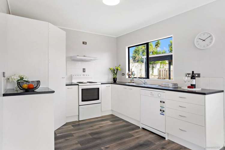 19a Fairclough Road Beach Haven_8