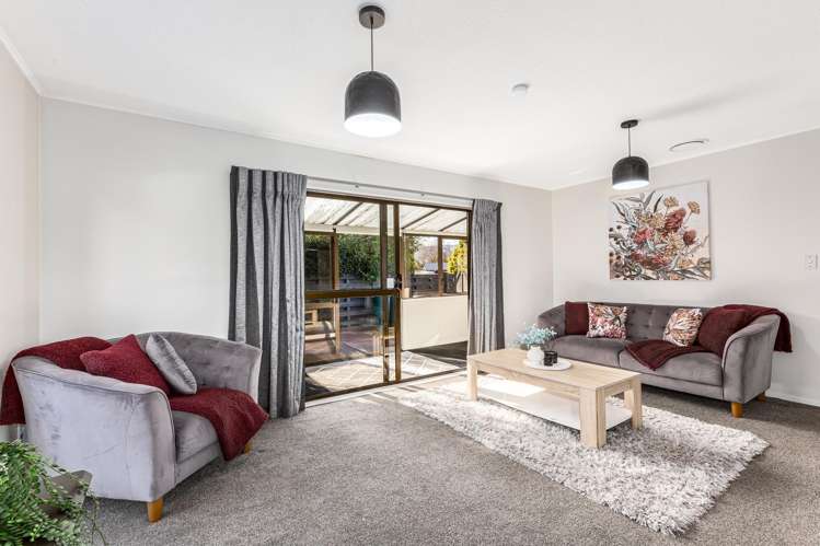 55 Larchmont Grove Totara Park_10