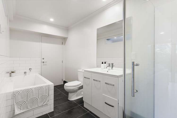 15 Beach Road Mellons Bay_16