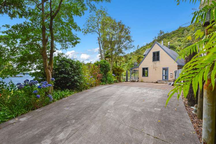 8 Chingford Road Lake Rotoma_16