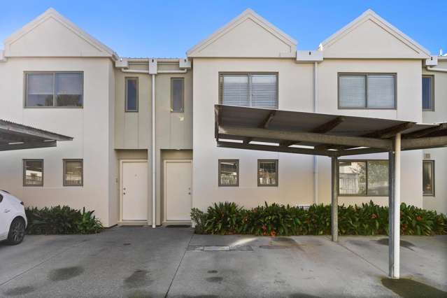 17/21 Hunters Park Drive Three Kings_4