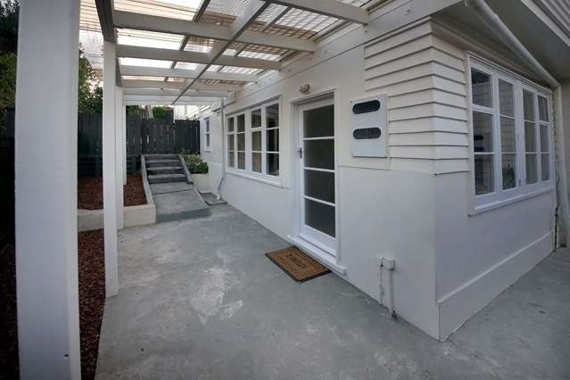 Studio apartment with 1 bathroom.