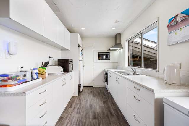 2/13 Paton Avenue Te Atatu South_3