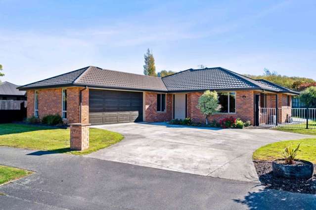 Family Sized Living With Reserve Outlook!