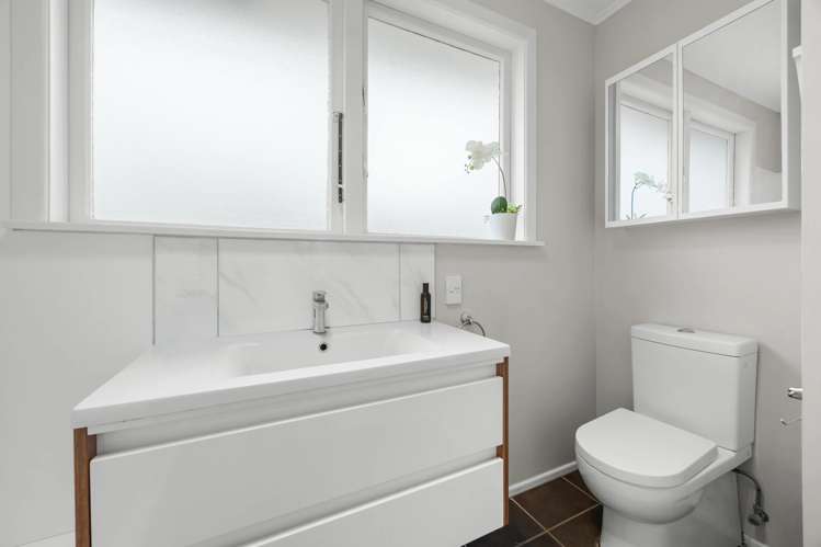 8A White Road Manurewa_13