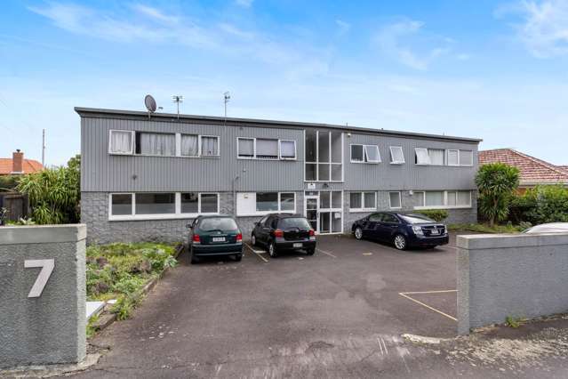A Three Bed unit in Triple Grammar Zone!