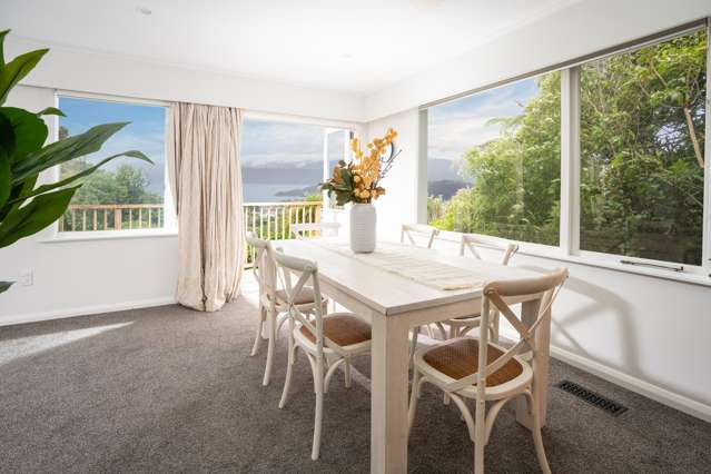 PEACE, PRIVACY & VIEWS IN CITY-END KARORI