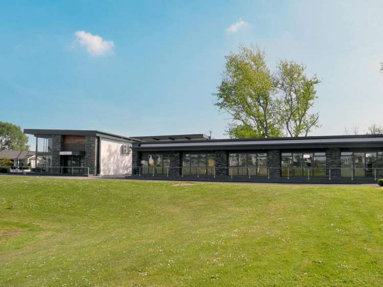 Unit 1, 38 Silverstream Boulevard_0
