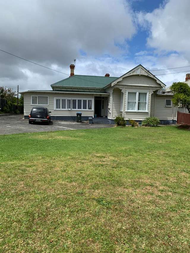 Spacious 7BR Family Home in Onehunga