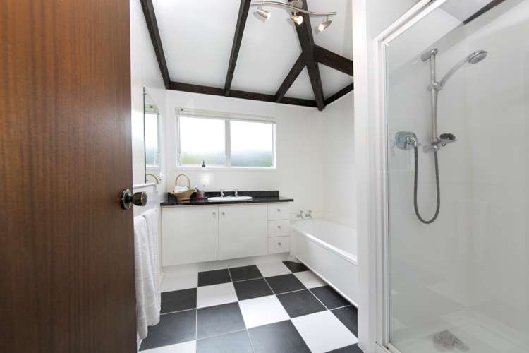 20 Longfellow Parade Glen Eden_13