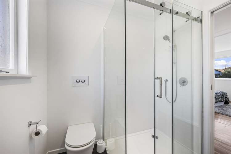 12 Richan Street Glenview_17