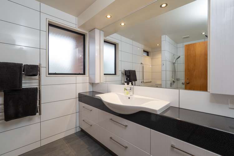 24 Falcon Drive Allenton_22